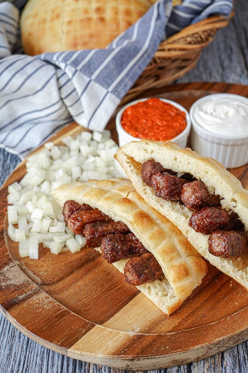 Cevapcici mit Zwiebeln